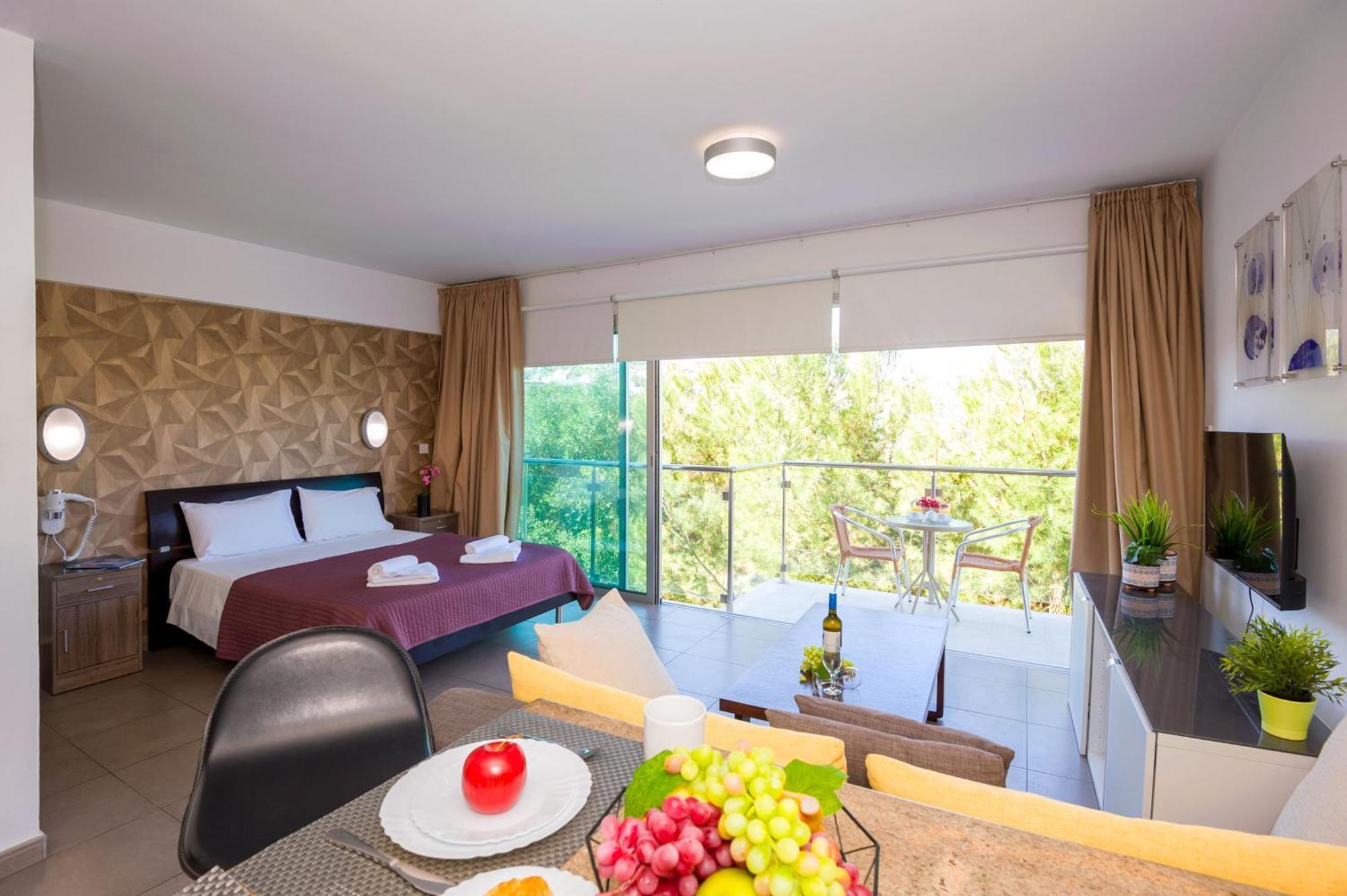Lucile - Coralli Beachfront Apartment Paralimni Exterior foto